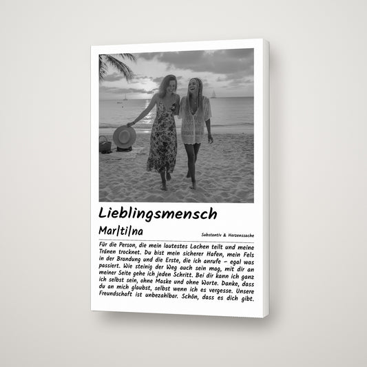 Personalisierte Lieblingsmensch-Leinwand in Schwarz-Weiß mit Foto zweier Freundinnen am Strand, Name und Widmung